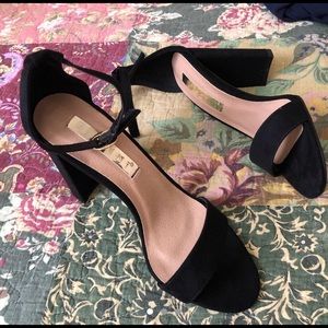 Never worn billini heels.